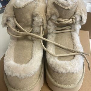 Ugg Esmee Lace up Size 8 brand new